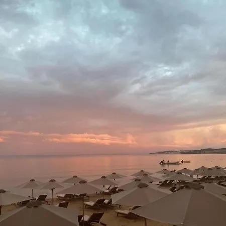 Ξενοδοχείο με διαμερίσματα Peroulia 4*