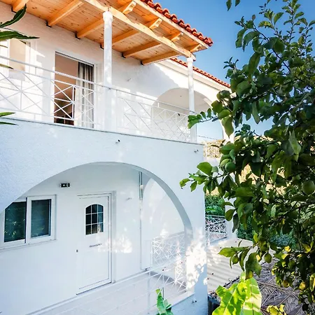 Aparthotel Peroulia
