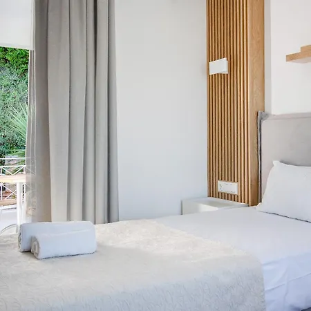 Apart Otel Peroulia Koróni