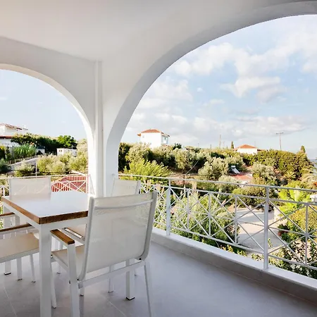 Aparthotel Peroulia *