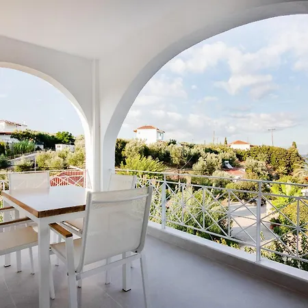 Apart Otel Peroulia 4*