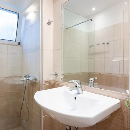 Apart Otel Peroulia