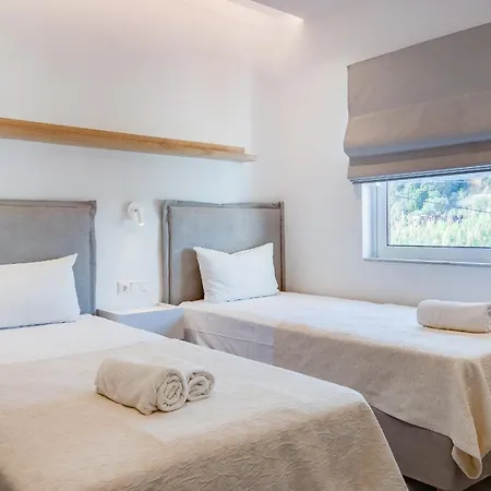 Apart Otel Peroulia Koróni