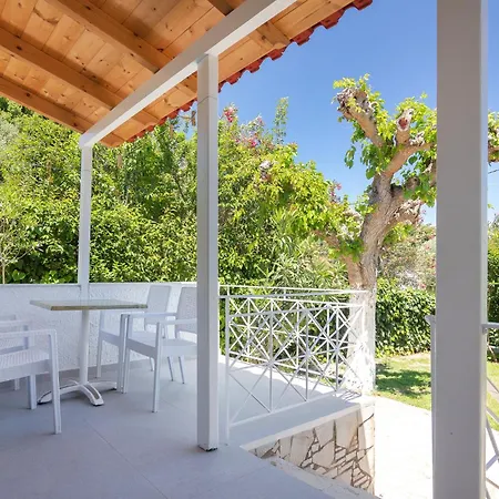 Ξενοδοχείο με διαμερίσματα Peroulia