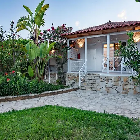 Peroulia Aparthotel