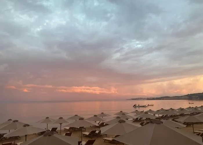 Ξενοδοχείο με διαμερίσματα Peroulia 4*