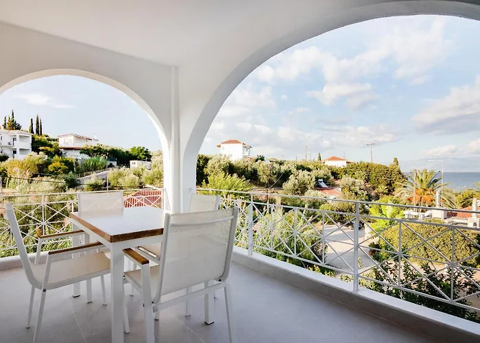 Aparthotel Peroulia 4*