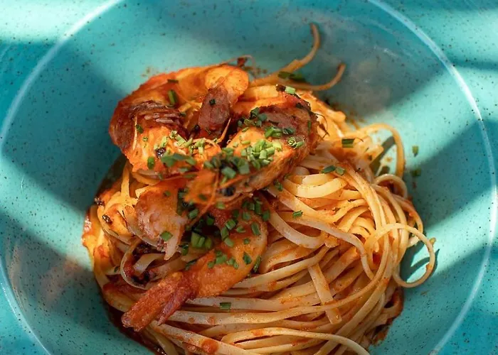 Ξενοδοχείο με διαμερίσματα Peroulia Koróni