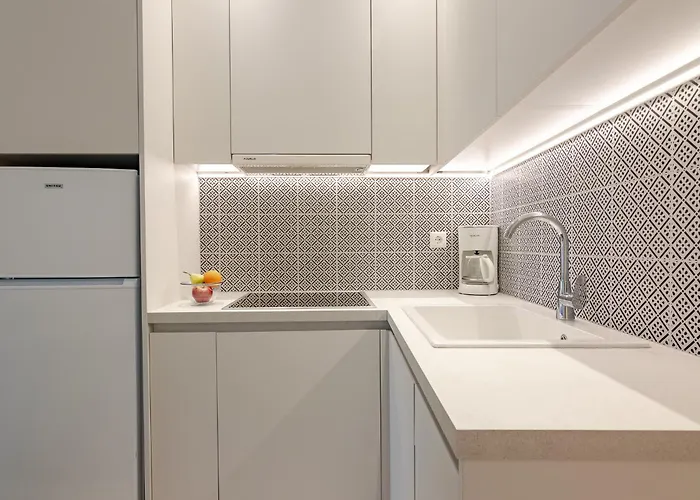 Peroulia Aparthotel 4*