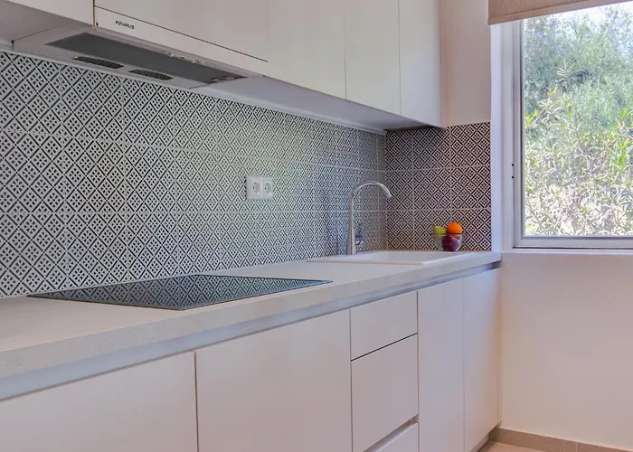 Aparthotel Peroulia 4*